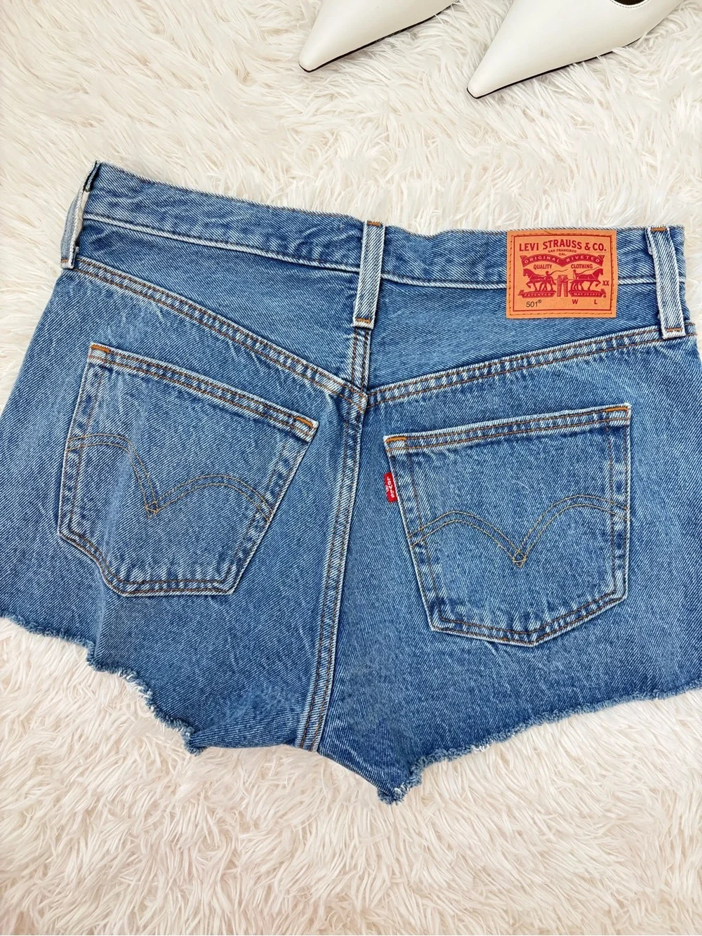 Levi’s Women 501 High-Rise Distressed Denim Shorts - w29